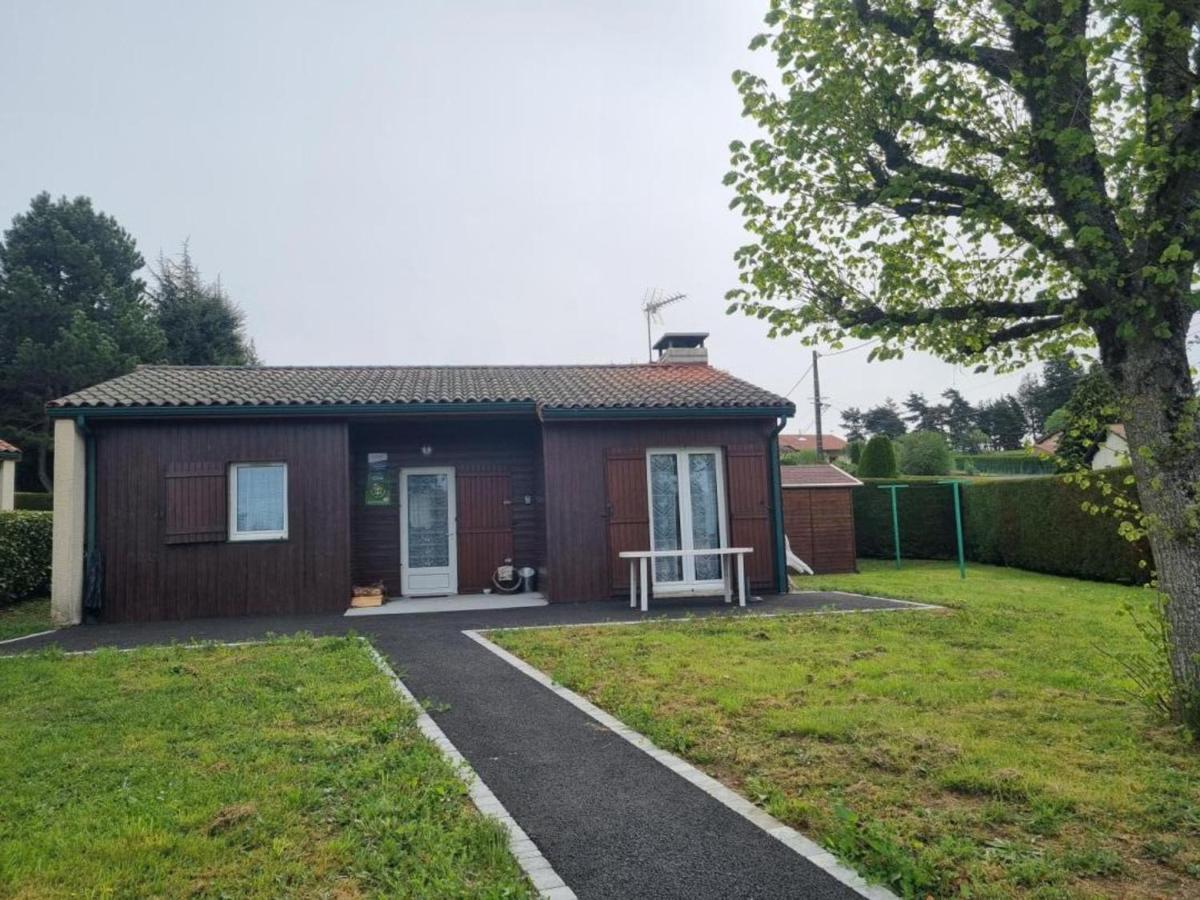Gite Avec Cheminee, Terrasse Et Wifi - Animaux Acceptes - Fr-1-496-163 Usson-en-Forez Exterior foto